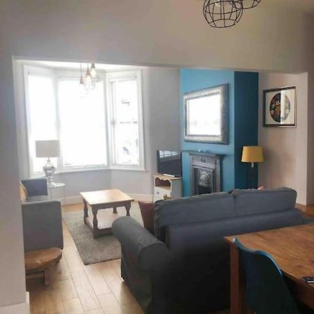 Gloucester Rd 2 Mins Away - Fab, New, Trendy House ブリストル エクステリア 写真