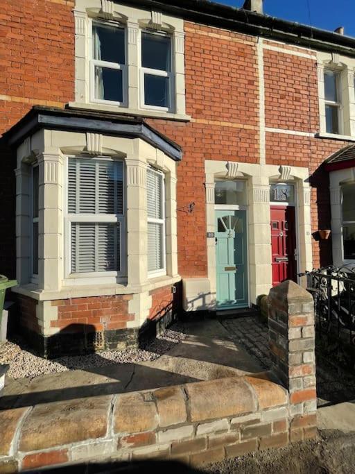 Gloucester Rd 2 Mins Away - Fab, New, Trendy House ブリストル エクステリア 写真