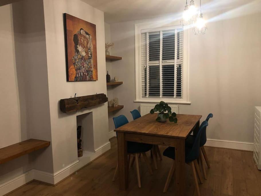 Gloucester Rd 2 Mins Away - Fab, New, Trendy House ブリストル エクステリア 写真