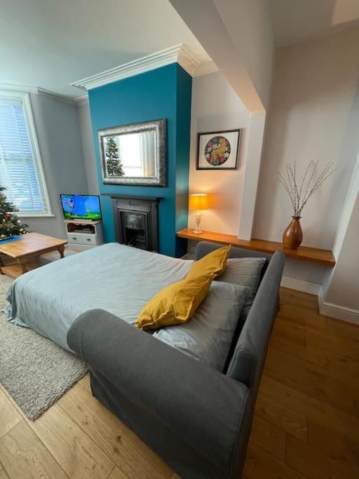 Gloucester Rd 2 Mins Away - Fab, New, Trendy House ブリストル エクステリア 写真