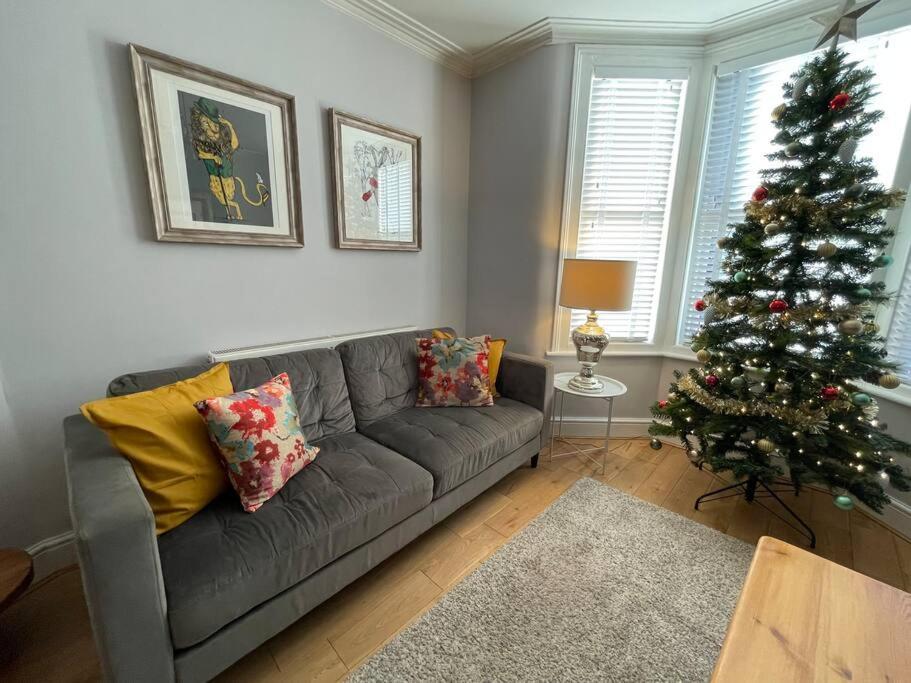 Gloucester Rd 2 Mins Away - Fab, New, Trendy House ブリストル エクステリア 写真