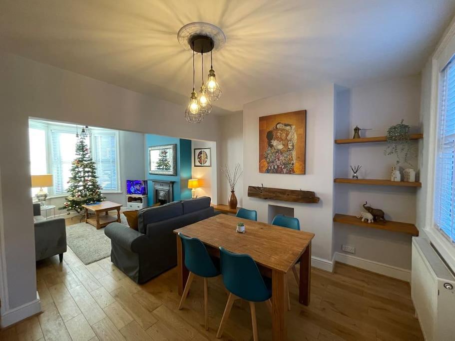 Gloucester Rd 2 Mins Away - Fab, New, Trendy House ブリストル エクステリア 写真